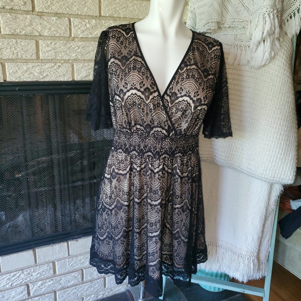 Style & Co. Black/nude Lace Flutter Sleeve dress S